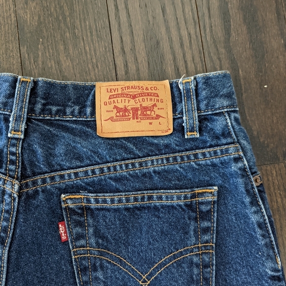 Blue Dark Wash Levi Short - Picture 9 of 12